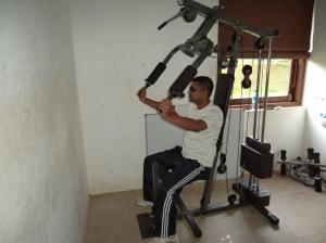 Doing exersises to upper body with a Total gym 1